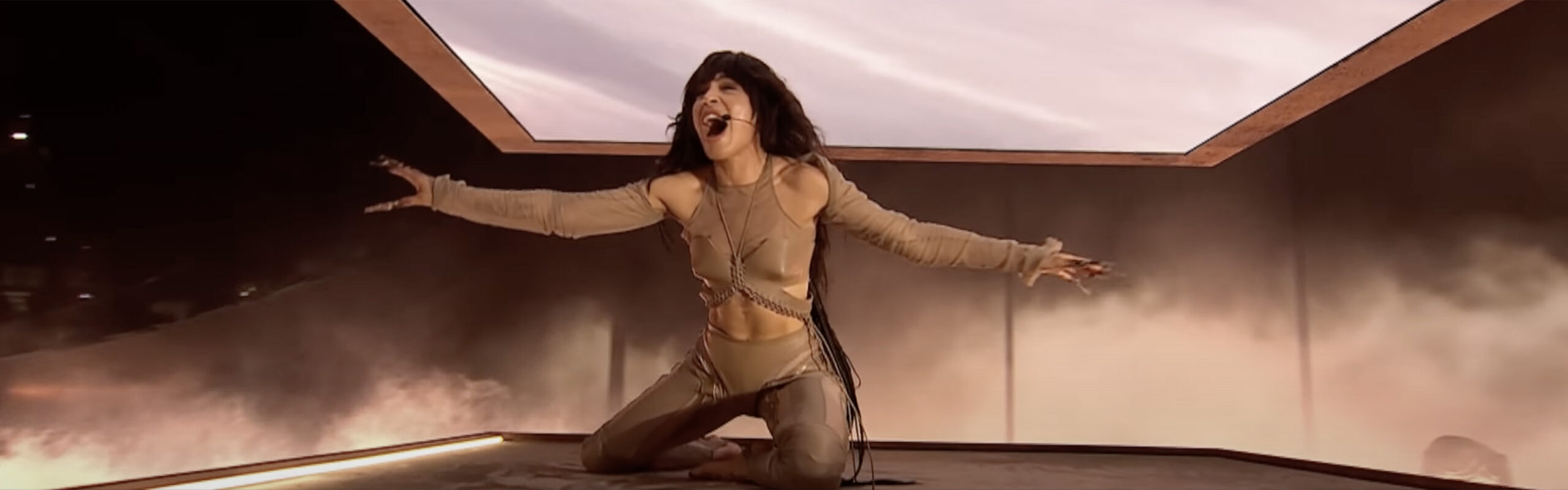 Loreen, 2023 Eurovision Şarkı Yarışması Büyük Finali'nde, kazananın açıklanmasının ardından yeniden performansını sergiliyor.