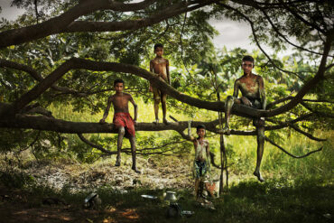 Çamurlu Çocuklar Mud Boys, Hindistan India, 2011