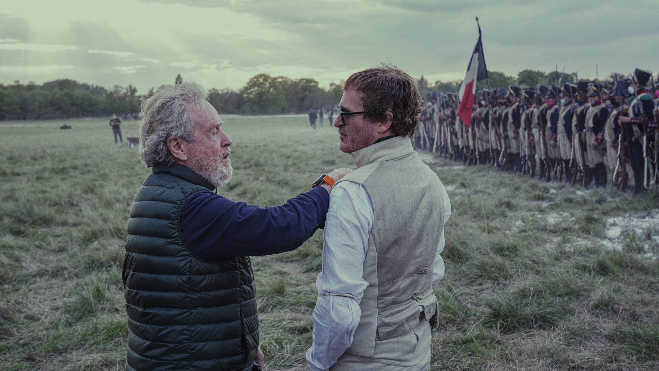 Ridley Scott ve Joaquin Phoneix, Napolyon film setinde. Fotoğraf: Apple
