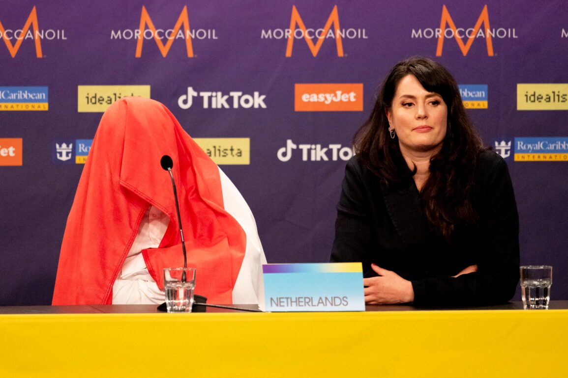 Hollanda'nın 2024 Eurovision temsilcisi Joost Klein, ikinci yarı final sonrası basın toplantısında.