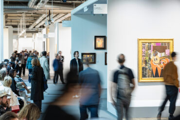 Messe Basel'de düzenlenen Art Basel 2024 ziyaretçi etkileşimleri. Görsel: Art Basel