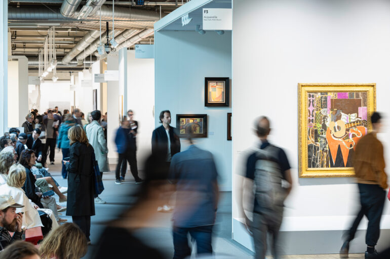 Messe Basel'de düzenlenen Art Basel 2024 ziyaretçi etkileşimleri. Görsel: Art Basel