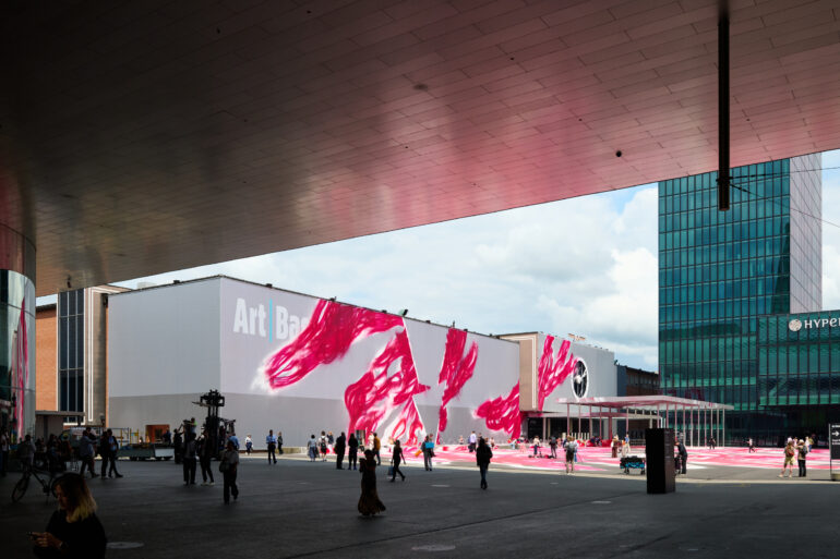 Art Basel 2025'in ana mekanı Messeplatz.