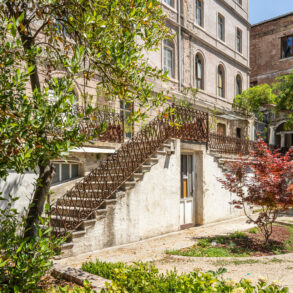 Eski Fransız Yetimhanesi bahçesi