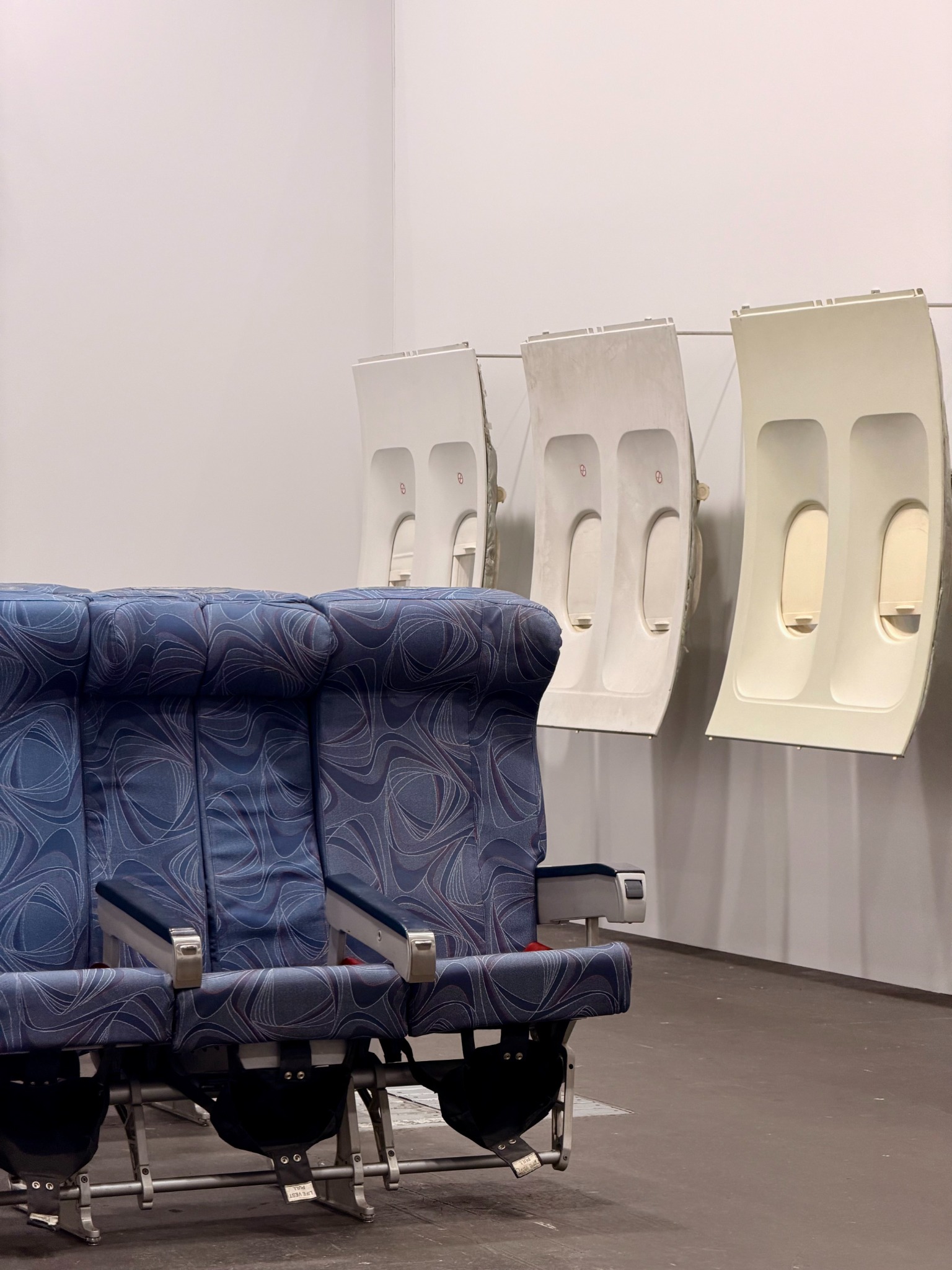 Isa Genzken’in 2018 tarihli "Untitled" çalışması, Art Basel 2026’nın Unlimited bölümünde yer aldı. Görsel: Mehmet Can Asar