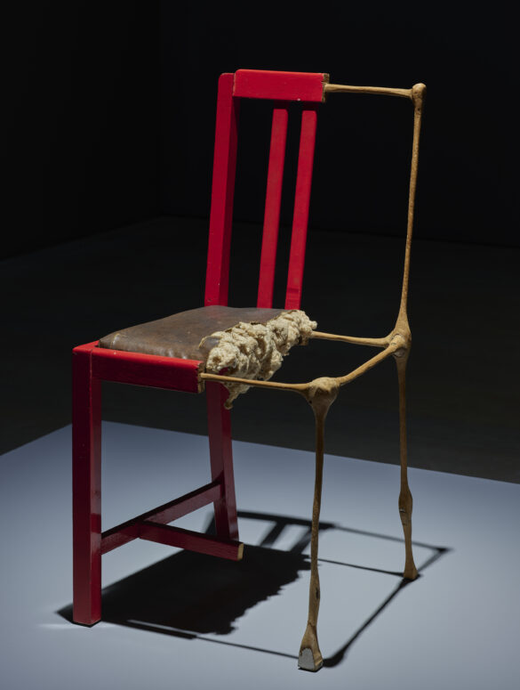 Amikam Toren, Gerçeklik I (1983–1984), ahşap ve döşemesiz sandalye. Arter Koleksiyonu. Görsel: Barış Özçetin